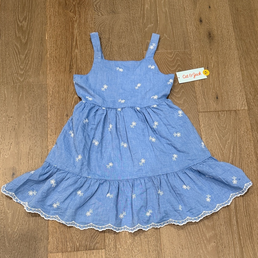 Girls Cat & Jack blue & white flower dress. Size: S(6/7) NWT.